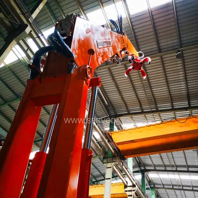 Picture 4 of Stationary Mounted Cranes with Grapple